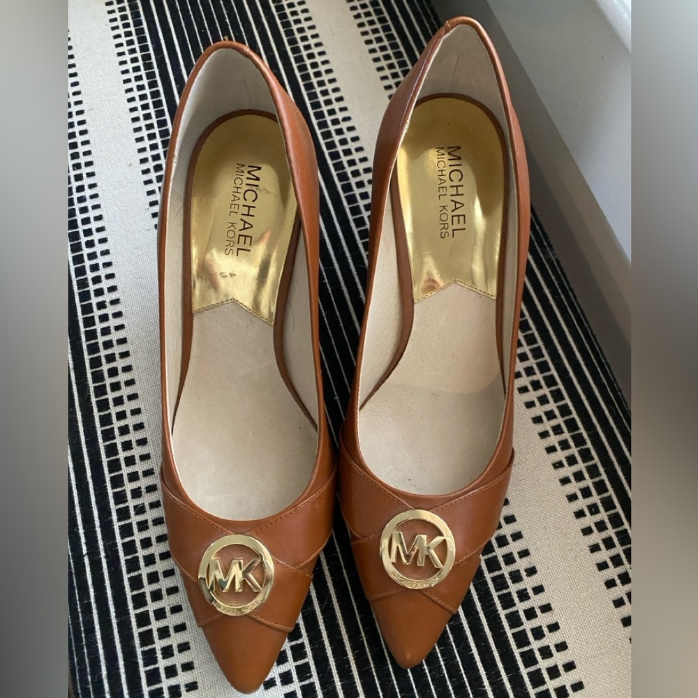 NWOT Size 9 Michael Kors Pumps